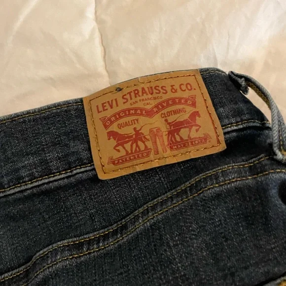 Levi's Dark Blue Shaping straight Denim Jeans women’s size 30 x 34 - Picture 3 of 8